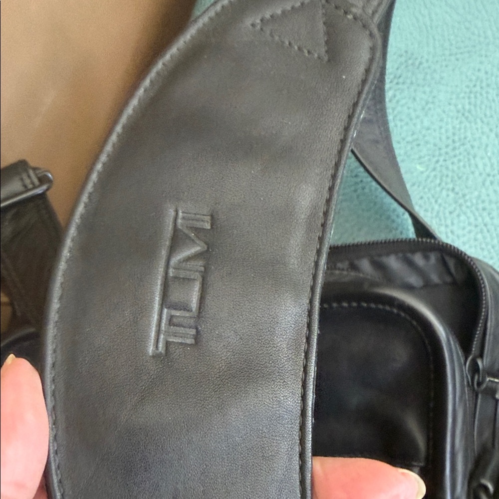 Tumi Black Leather Men's Bag - Picture 12 of 13